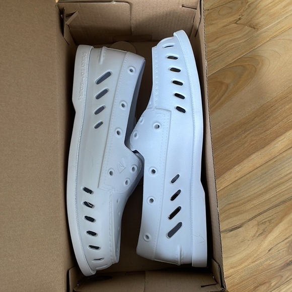 NWT white Sperry boat shoes - Picture 5 of 6